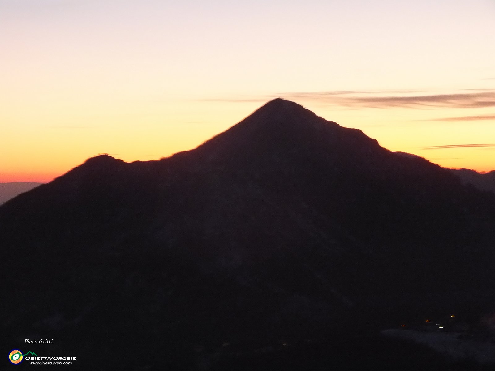 54 Monte Gioco nella contoluce del tramonto.JPG